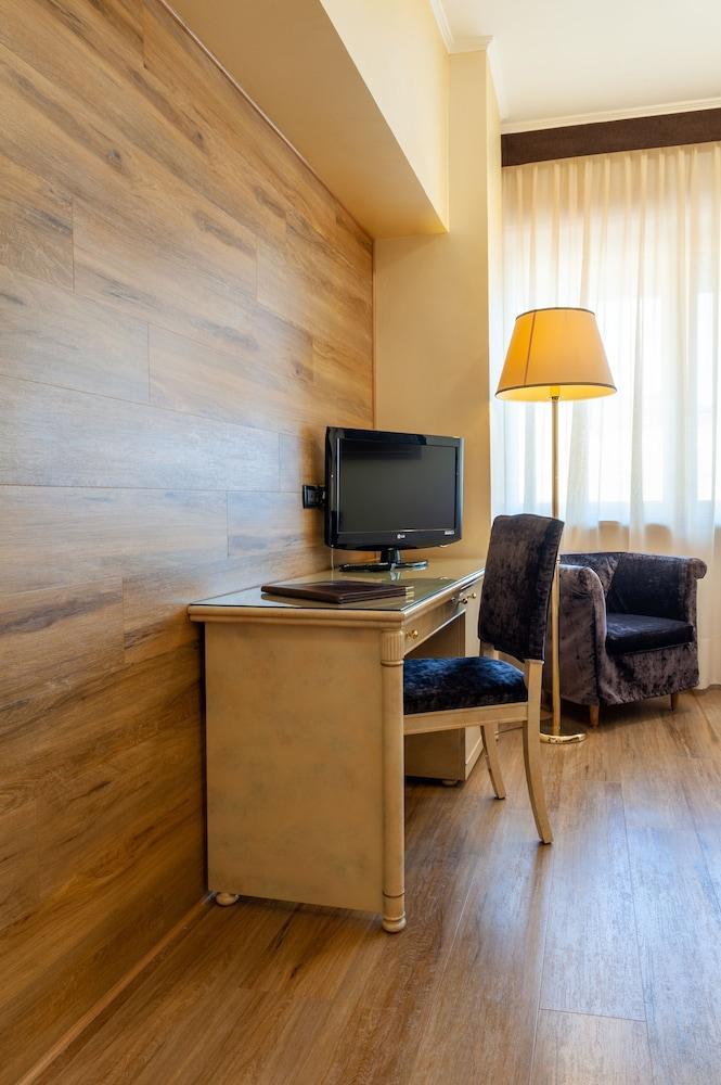 Augustus Hotel บีเอลลา ภายนอก รูปภาพ