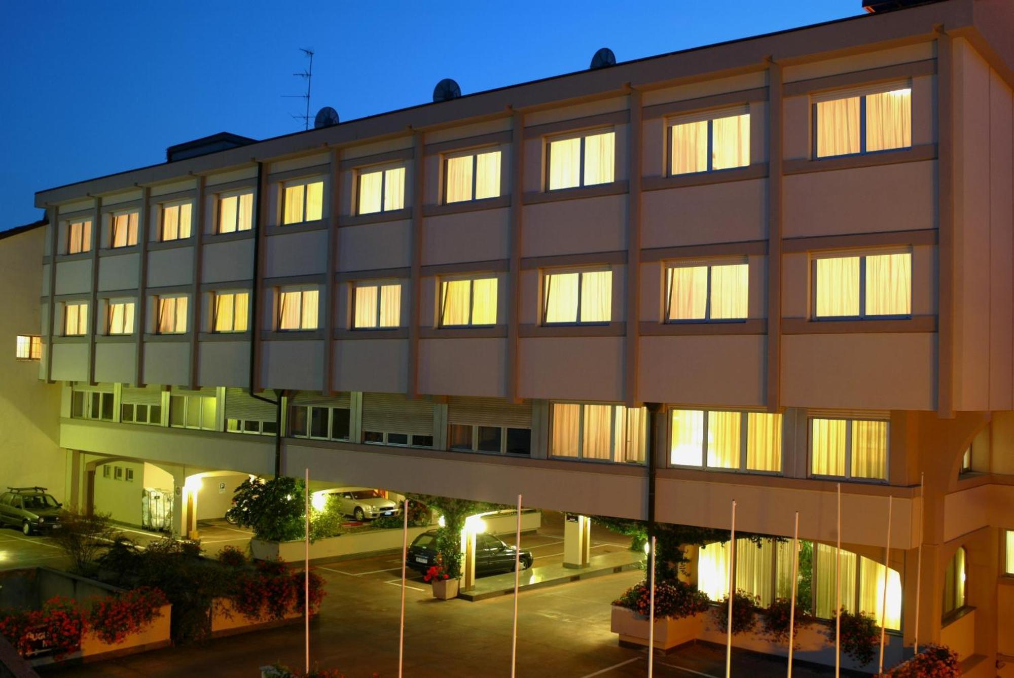 Augustus Hotel บีเอลลา ภายนอก รูปภาพ