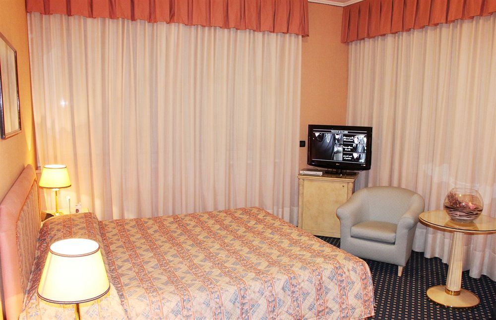 Augustus Hotel บีเอลลา ภายนอก รูปภาพ